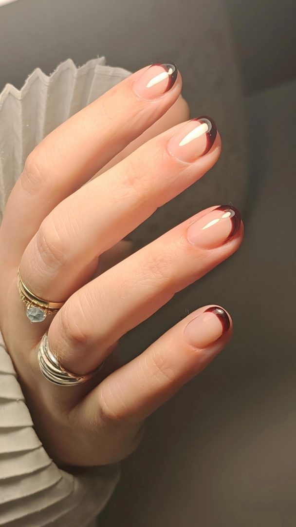 French bordeaux et touches dorées — ElymNails